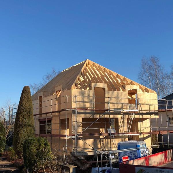 Pavillon en éléments préfabriqués en bois massif