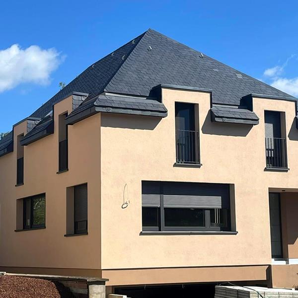 Pavillon en éléments préfabriqués en bois massif