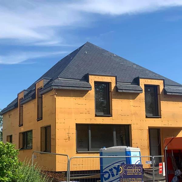 Pavillon en éléments préfabriqués en bois massif